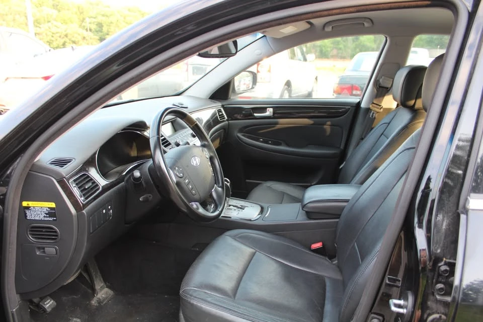 2012 Hyundai Genesis - Image 10 of 15