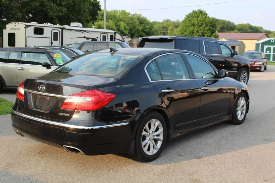 2012 Hyundai Genesis - Image 8 of 15