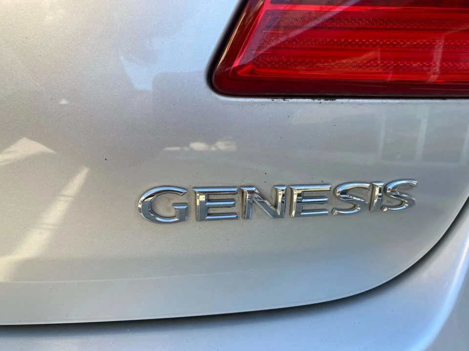 2012 Hyundai Genesis - Image 13 of 19