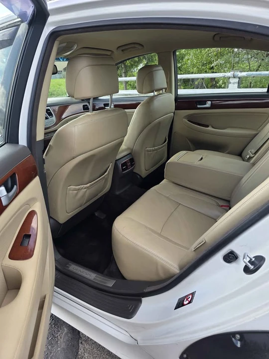 2012 Hyundai Genesis - Image 7 of 13