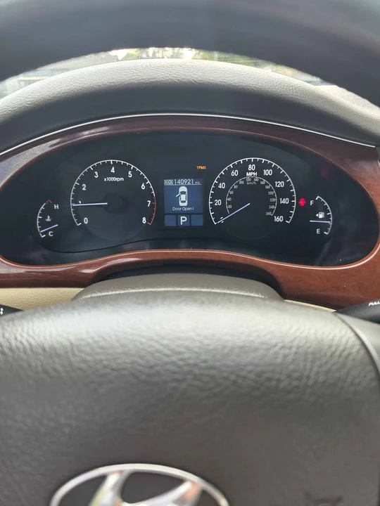2012 Hyundai Genesis - Image 11 of 13
