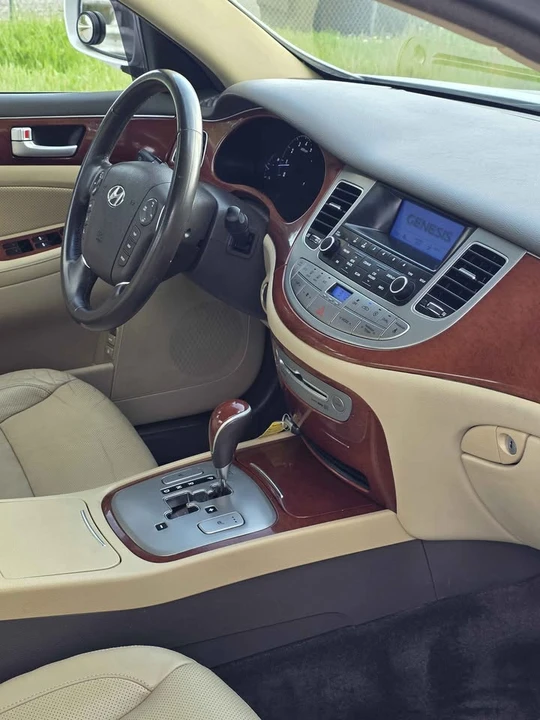 2012 Hyundai Genesis - Image 10 of 13