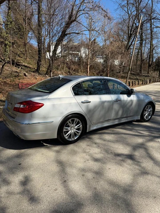 2012 Hyundai Genesis - Image 5 of 18