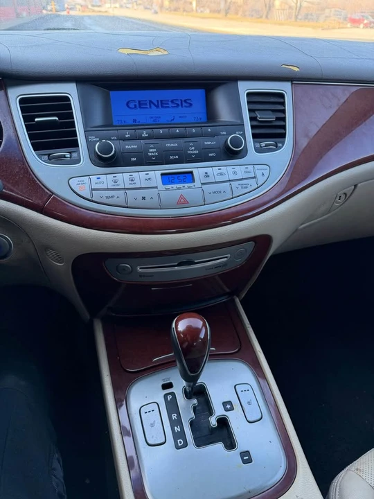 2012 Hyundai Genesis - Image 11 of 12