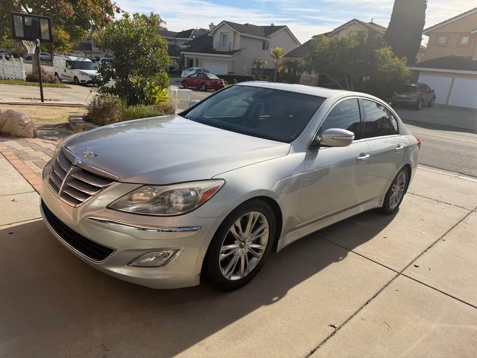 2012 Hyundai Genesis - Image 2 of 11