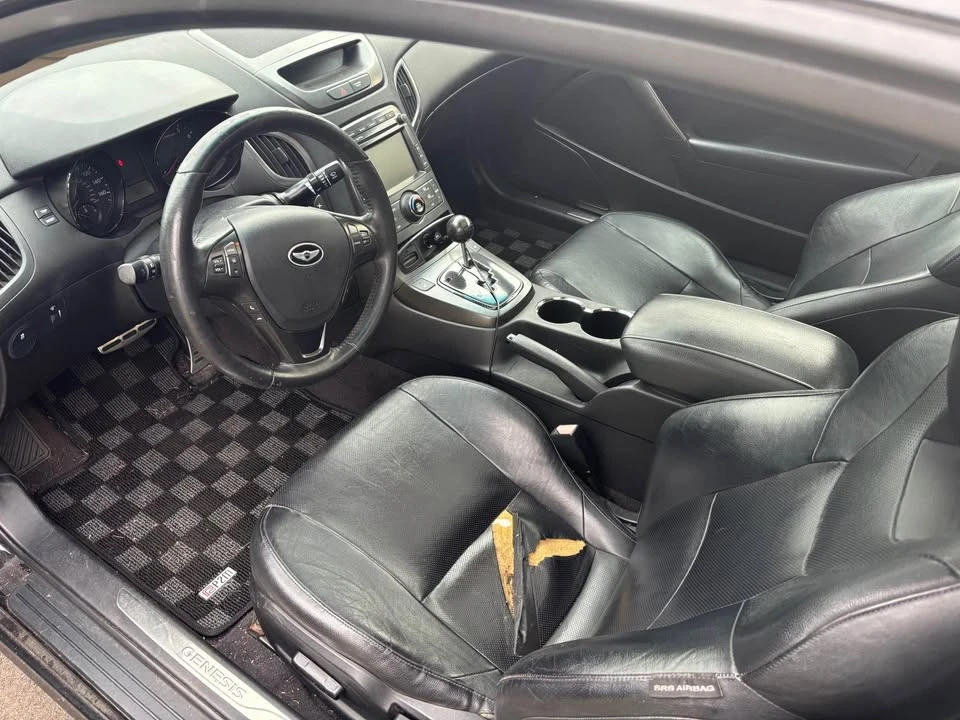 2012 Hyundai Genesis Coupe - Image 6 of 7