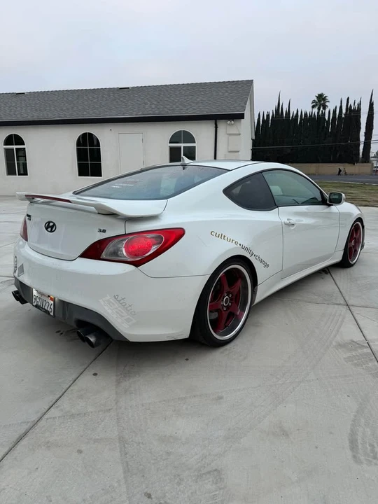 2012 Hyundai Genesis Coupe - Image 2 of 10
