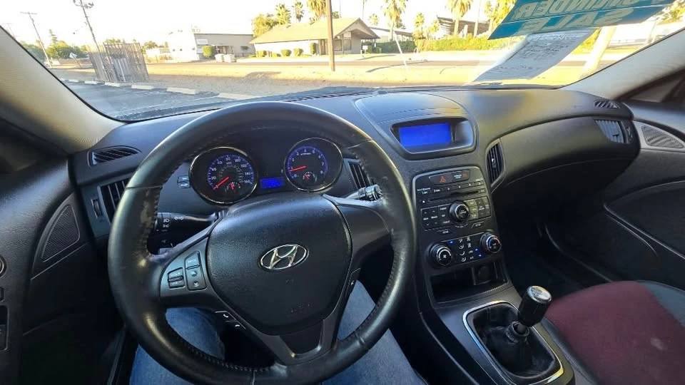 2012 Hyundai Genesis Coupe - Image 17 of 18