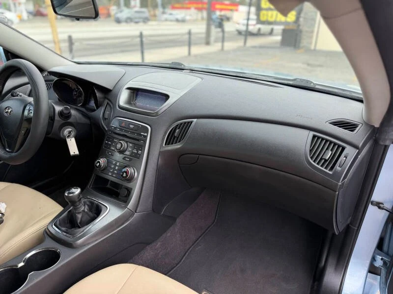 2012 Hyundai Genesis Coupe - Image 19 of 20