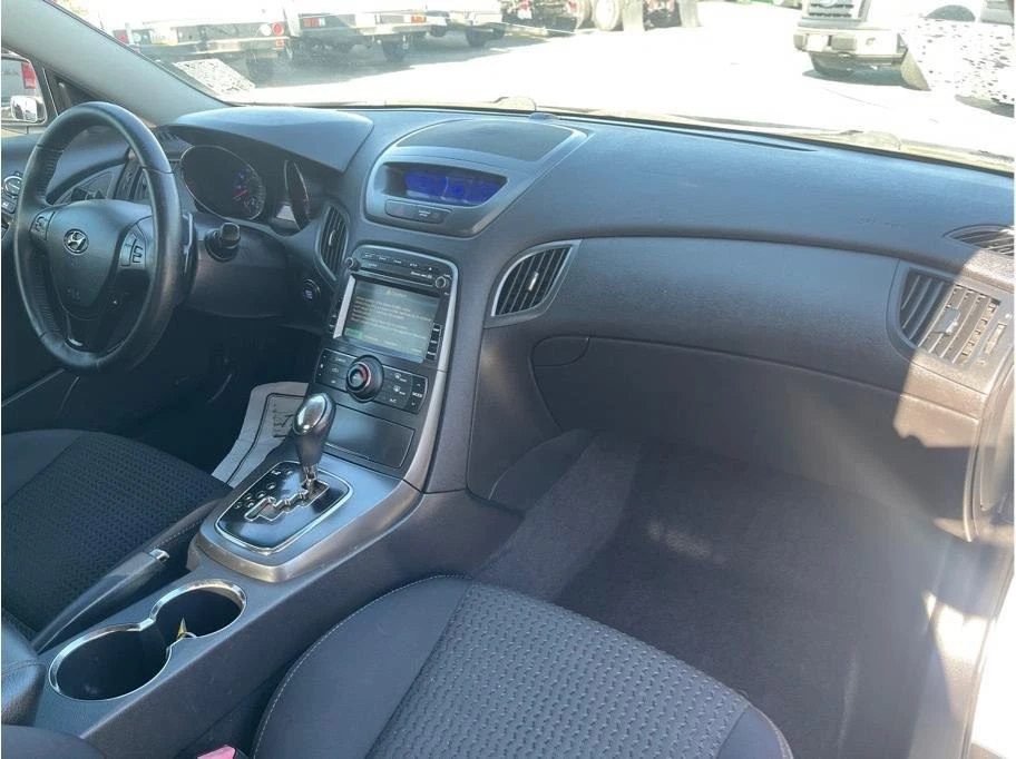 2012 Hyundai Genesis Coupe - Image 18 of 20