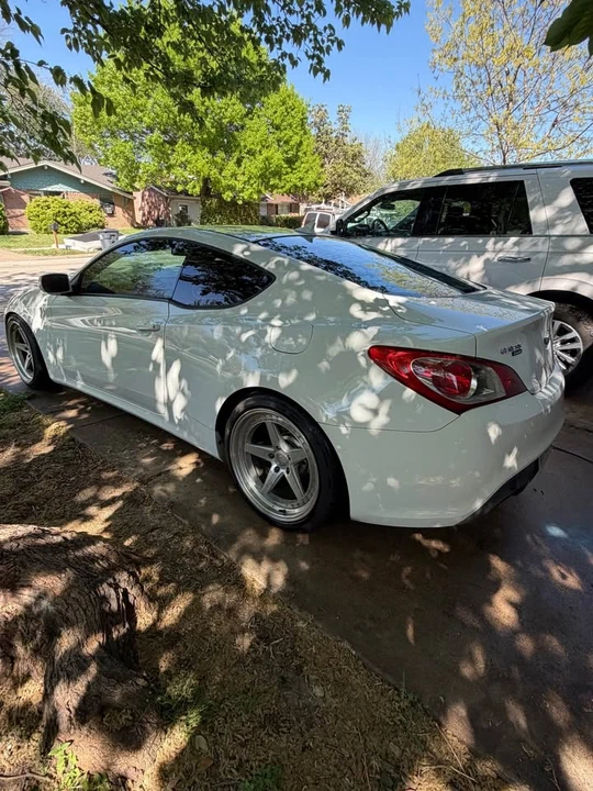 2012 Hyundai Genesis Coupe - Image 4 of 5