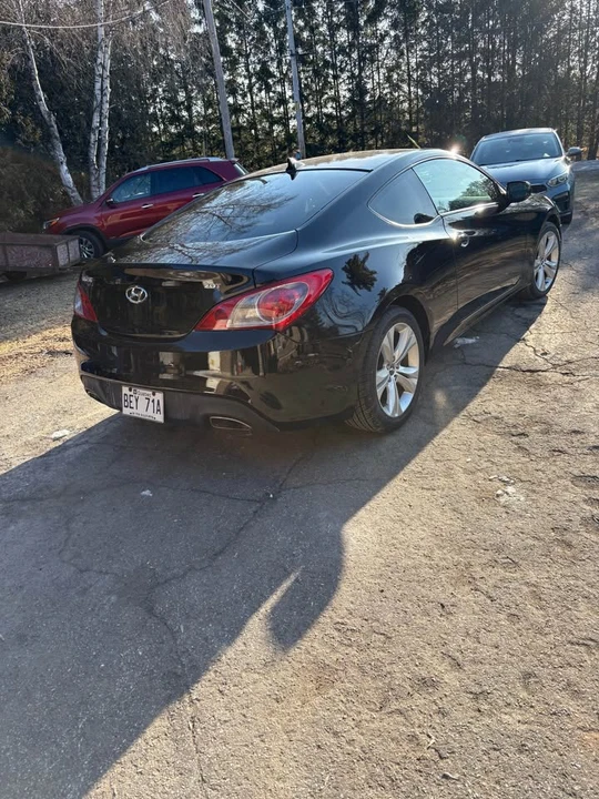 2012 Hyundai Genesis Coupe - Image 8 of 9