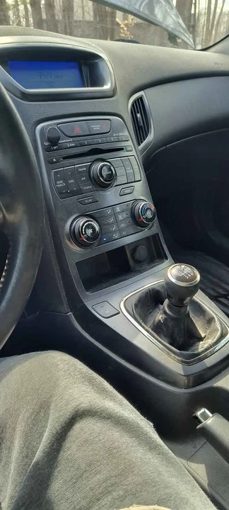 2012 Hyundai Genesis Coupe - Image 6 of 10