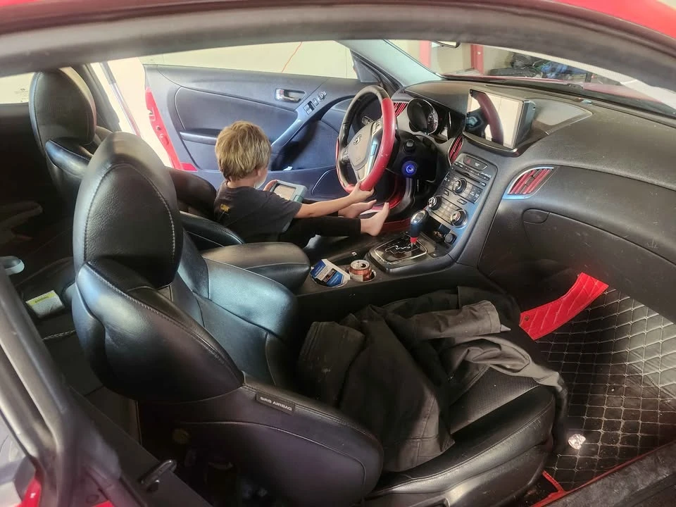 2012 Hyundai Genesis Coupe - Image 17 of 18