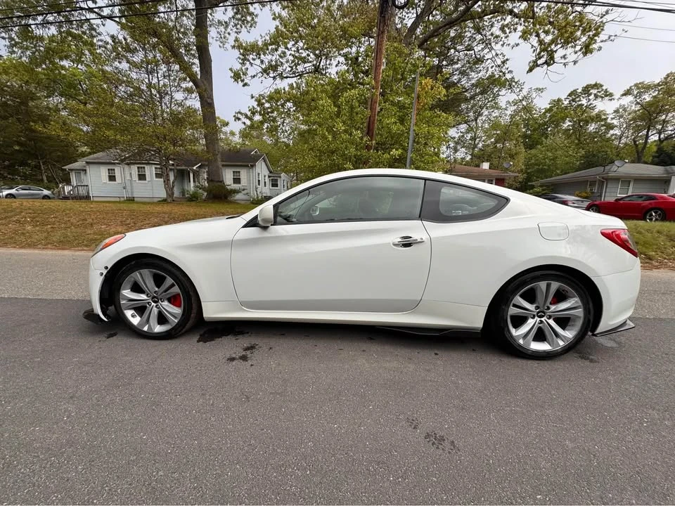 2012 Hyundai Genesis Coupe - Image 16 of 18