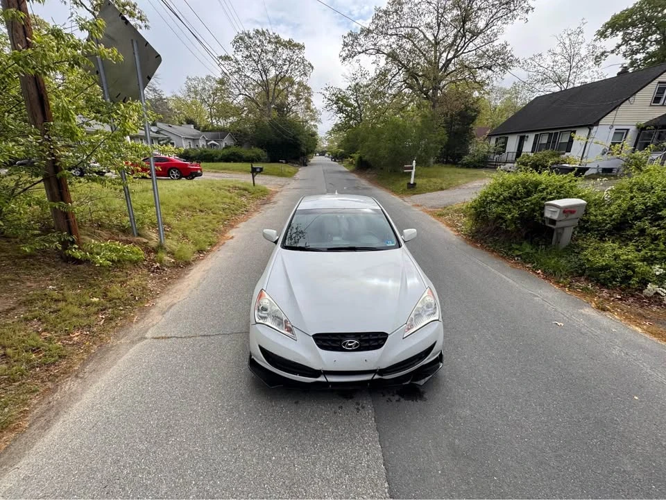 2012 Hyundai Genesis Coupe - Image 17 of 18