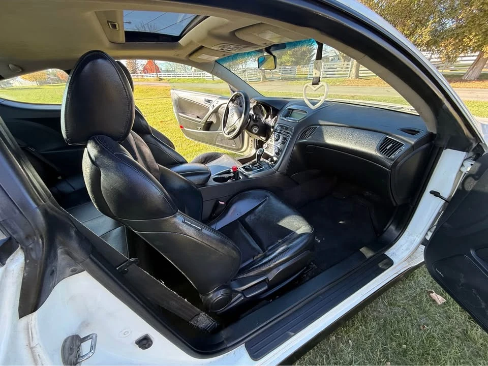 2012 Hyundai Genesis Coupe - Image 4 of 6