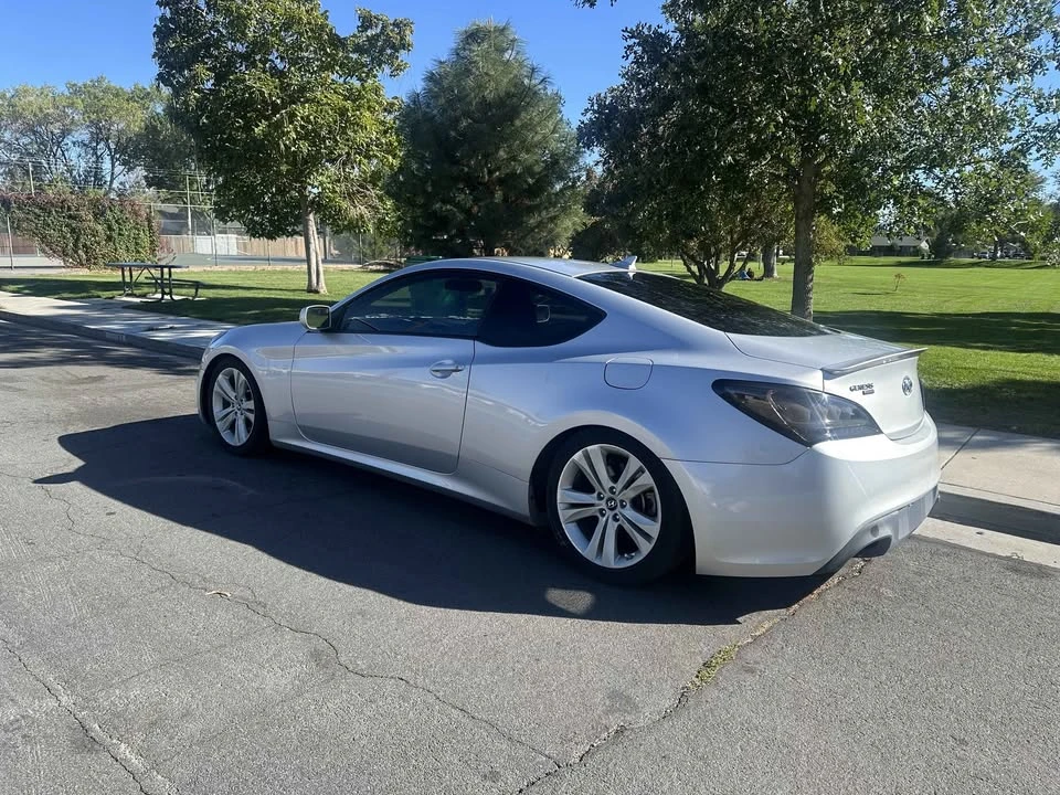 2012 Hyundai Genesis Coupe - Image 5 of 10