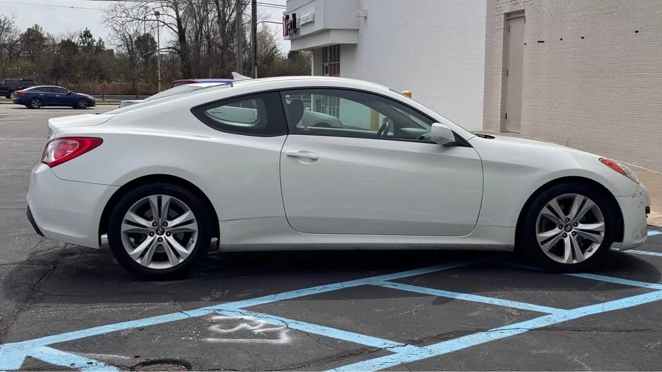 2012 Hyundai Genesis Coupe - Image 7 of 19