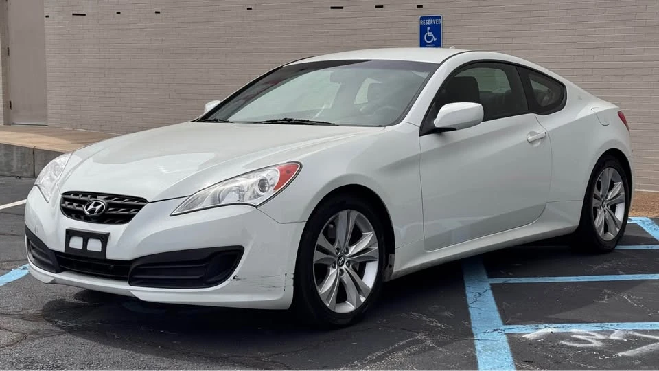 2012 Hyundai Genesis Coupe - Image 2 of 19