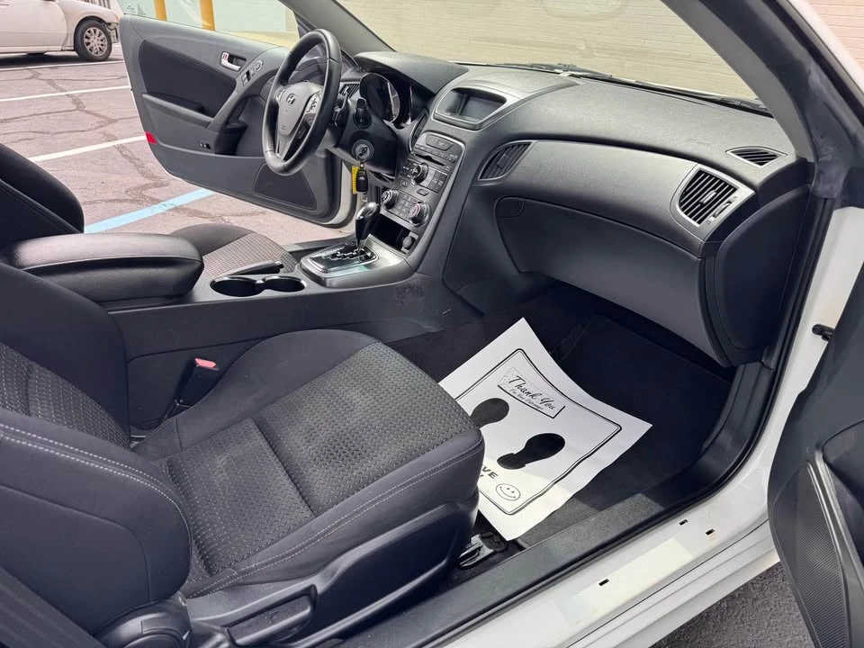 2012 Hyundai Genesis Coupe - Image 16 of 19