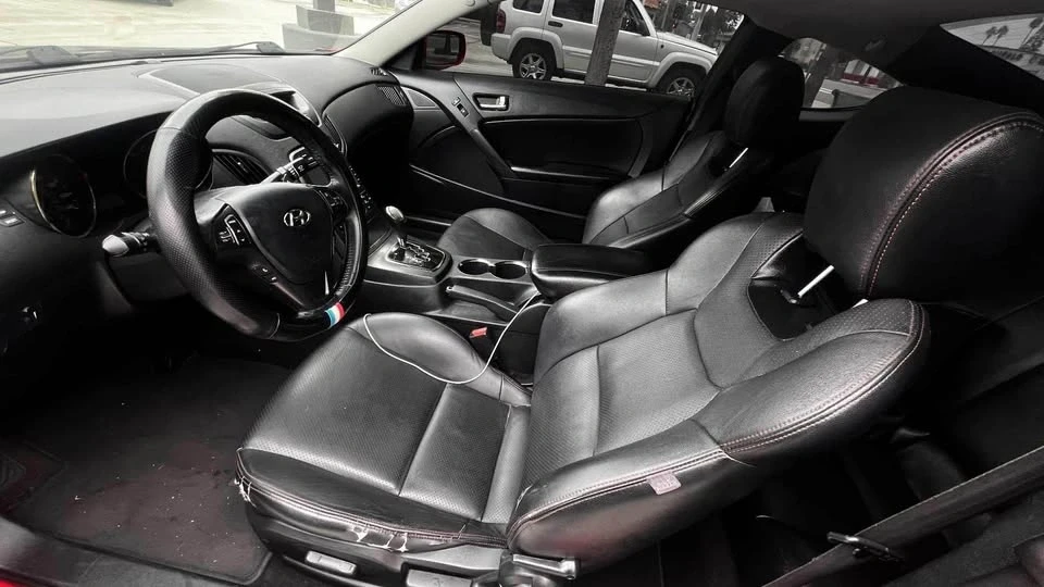 2012 Hyundai Genesis Coupe - Image 6 of 9