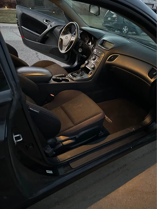 2012 Hyundai Genesis Coupe - Image 10 of 14