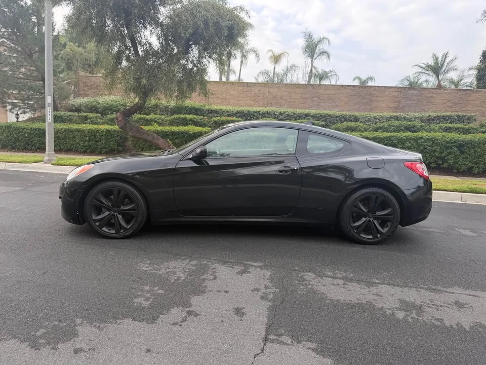 2012 Hyundai Genesis Coupe - Image 2 of 13