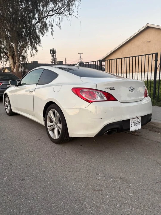 2012 Hyundai Genesis Coupe - Image 4 of 6