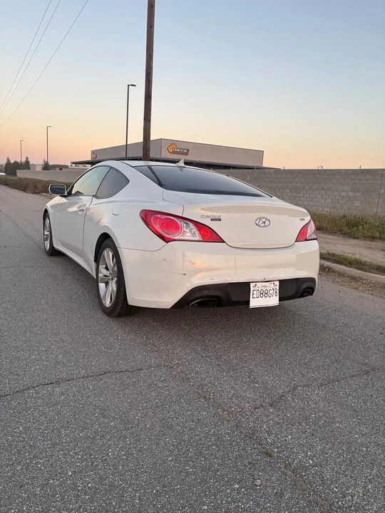 2012 Hyundai Genesis Coupe - Image 5 of 6