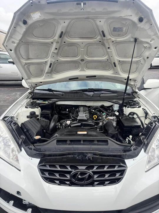 2012 Hyundai Genesis Coupe - Image 10 of 15