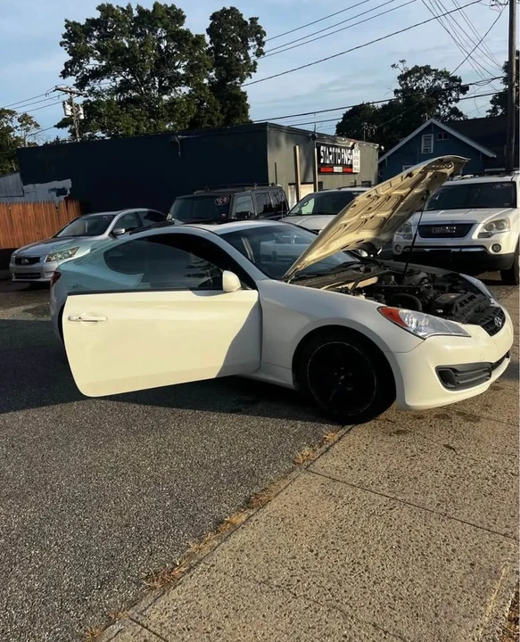 2012 Hyundai Genesis Coupe - Image 2 of 5