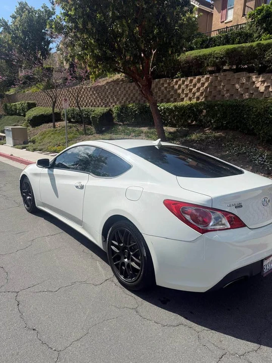 2012 Hyundai Genesis Coupe - Image 4 of 13