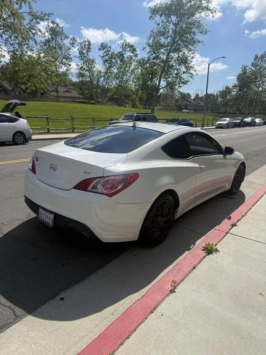 2012 Hyundai Genesis Coupe - Image 5 of 13