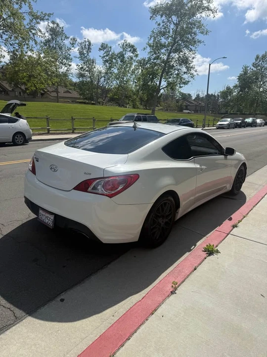 2012 Hyundai Genesis Coupe - Image 13 of 15