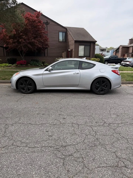 2012 Hyundai Genesis Coupe - Image 3 of 12