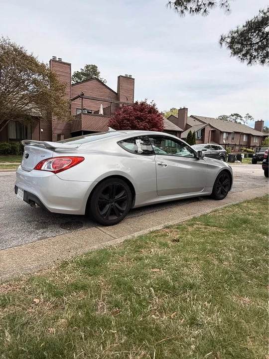 2012 Hyundai Genesis Coupe - Image 4 of 12
