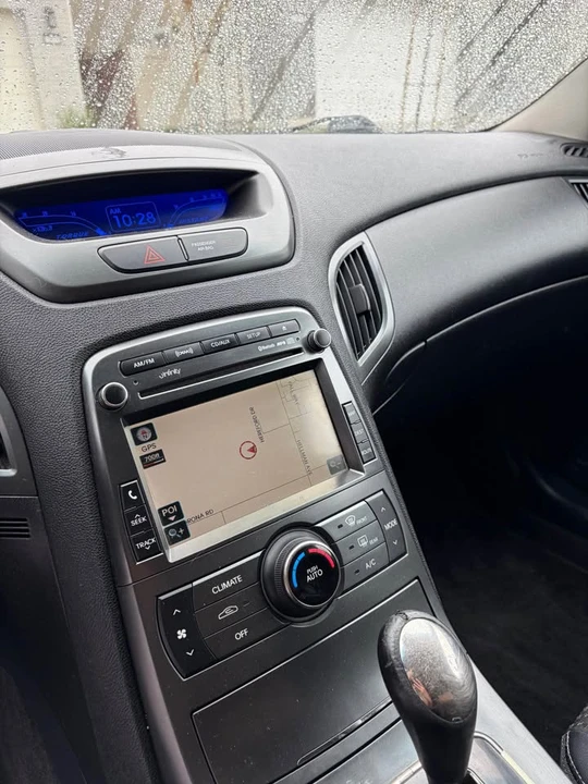 2012 Hyundai Genesis Coupe - Image 16 of 19