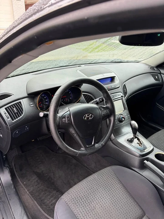 2012 Hyundai Genesis Coupe - Image 18 of 19