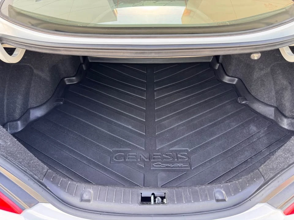 2012 Hyundai Genesis Coupe - Image 17 of 19