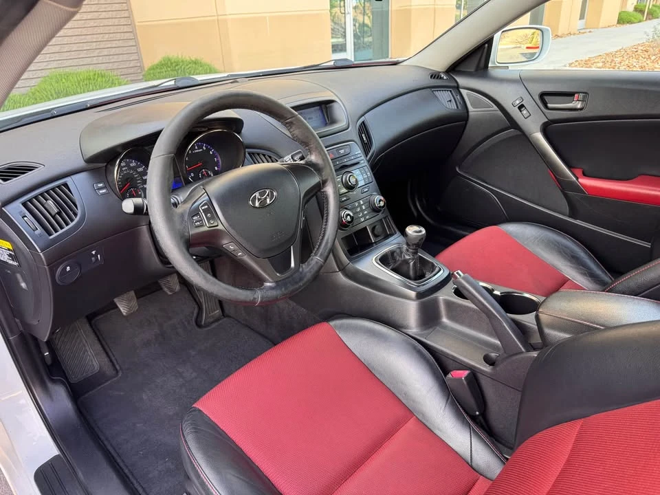 2012 Hyundai Genesis Coupe - Image 15 of 19