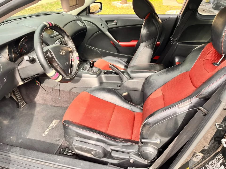 2012 Hyundai Genesis Coupe - Image 10 of 17