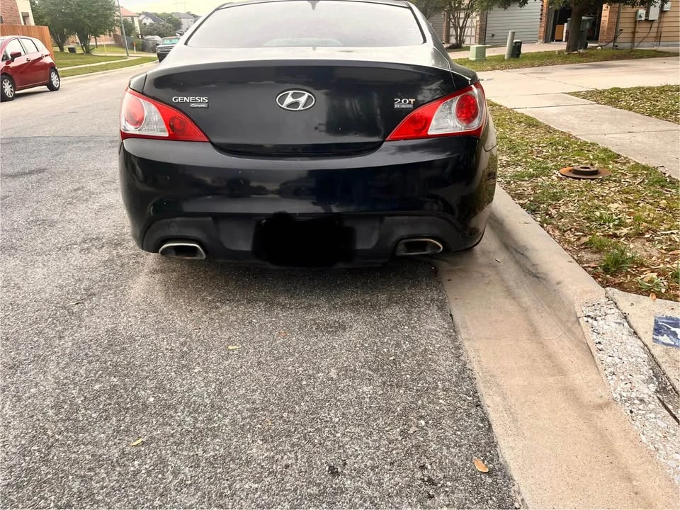 2012 Hyundai Genesis Coupe - Image 7 of 17
