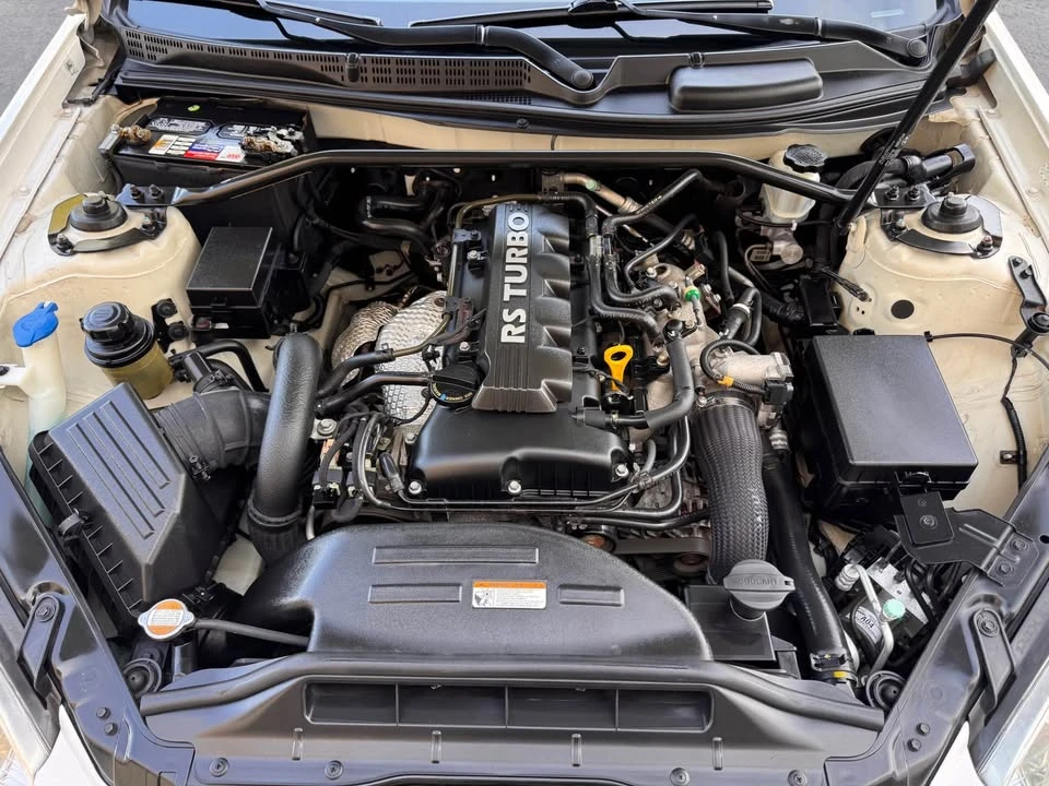 2012 Hyundai Genesis Coupe - Image 11 of 18