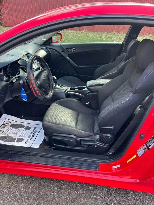 2012 Hyundai Genesis Coupe - Image 9 of 10