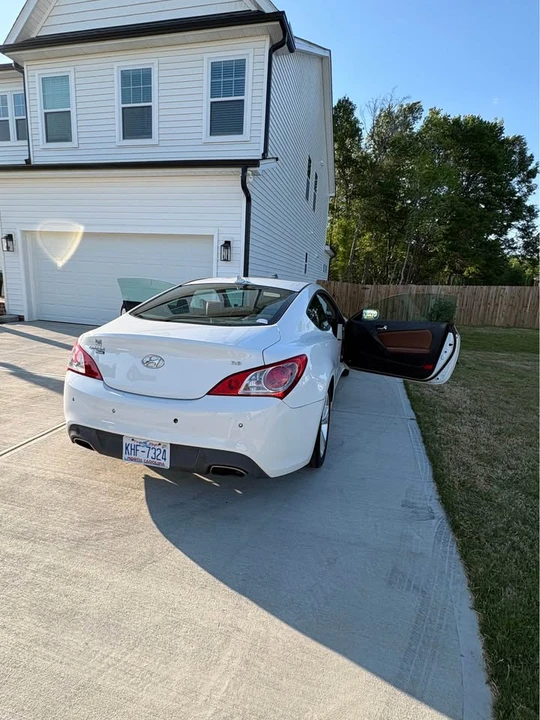 2012 Hyundai Genesis Coupe - Image 16 of 16