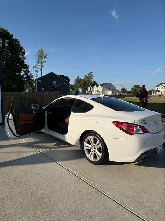 2012 Hyundai Genesis Coupe - Image 15 of 16