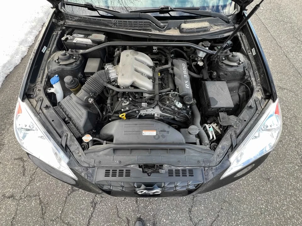 2012 Hyundai Genesis Coupe - Image 17 of 18