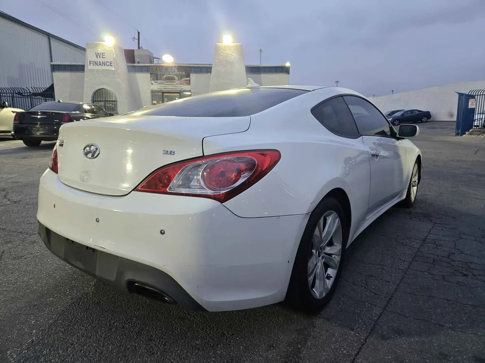 2012 Hyundai Genesis Coupe - Image 4 of 8