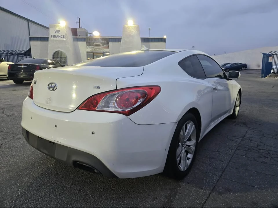 2012 Hyundai Genesis Coupe - Image 2 of 8